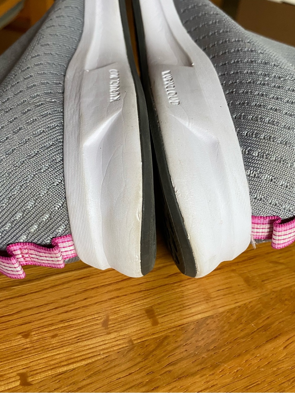 Kuru Slip-On Knit Sneakers in Gray with Pink Accent women’s sz 8 1/2 like new - Picture 9 of 11
